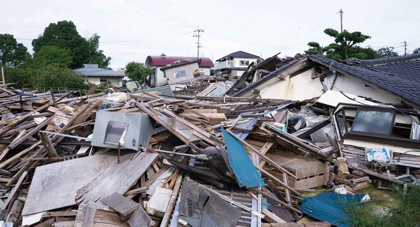 地震で倒壊した家屋