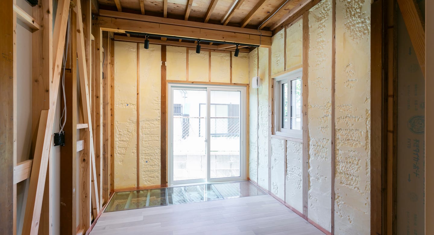 ウレタン吹付断熱の施工イメージ