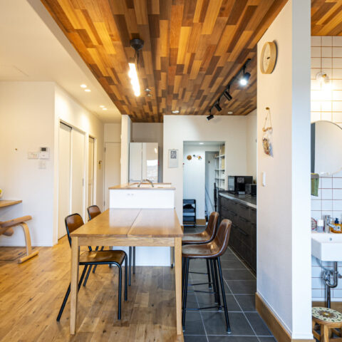 “ちょうどいい距離感” 築30年実家の二世帯リノベ