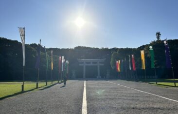忙しい日常から一歩離れて。福岡護国神社で見つけた静けさ アイキャッチ