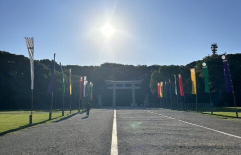 忙しい日常から一歩離れて。福岡護国神社で見つけた静けさ