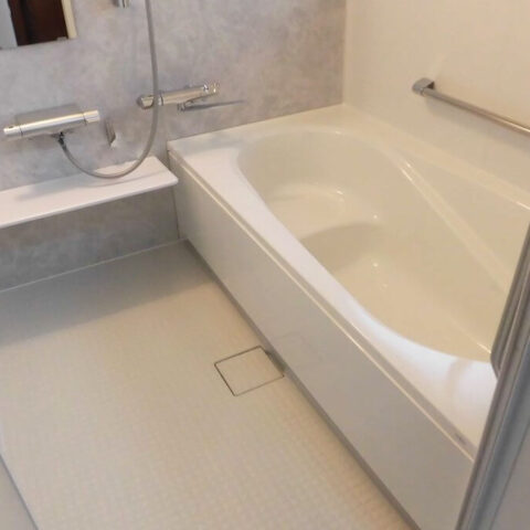 築35年の寒いタイル浴室を暖かく手入れのしやすいユニットバスにリフォーム